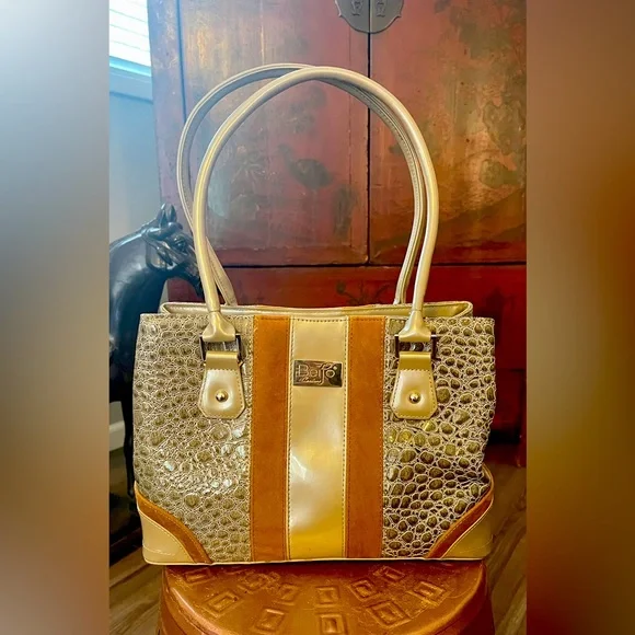 Price drop to $34! Green Alligator Print brown suede Purse by Beijo 